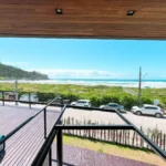 Janela com vista para o mar