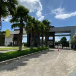 Entrada do condomínio Rosa Internacional