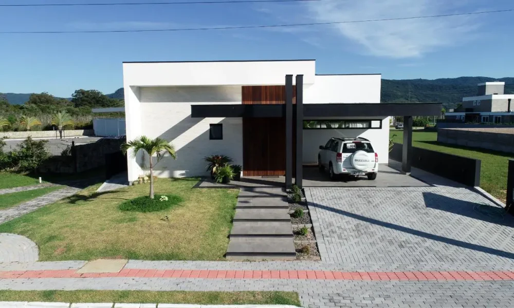 Casa de alto padrão por fora