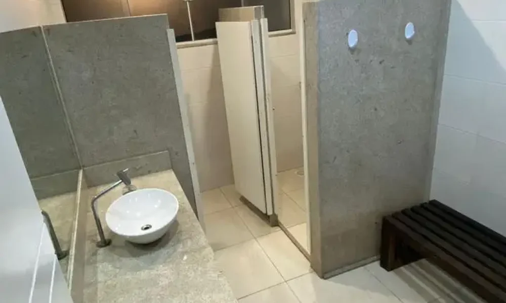 Banheiros do condomínio