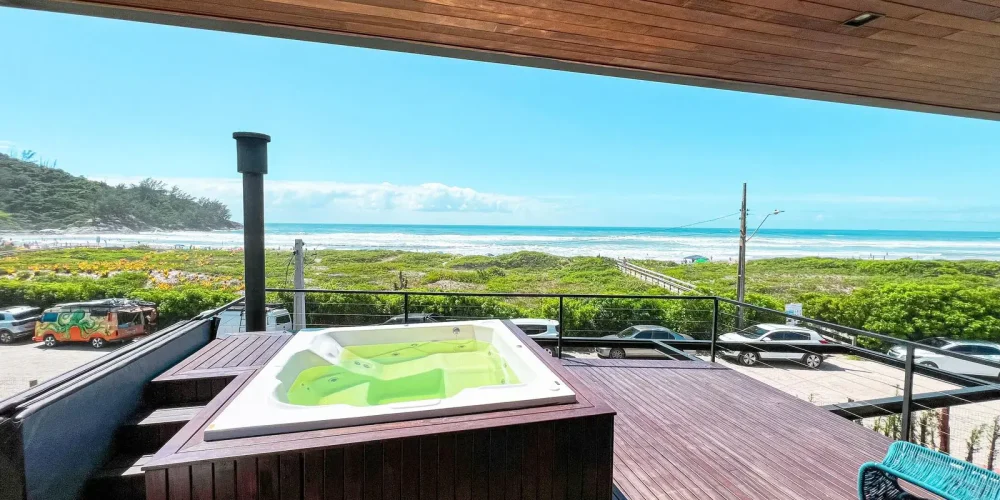 Jacuzzi com vista para a Praia da Ferrugem